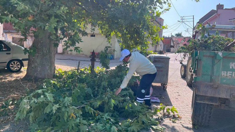 Kepsut Belediyesi'nden Kırsaldan Merkeze Yoğun Mesai