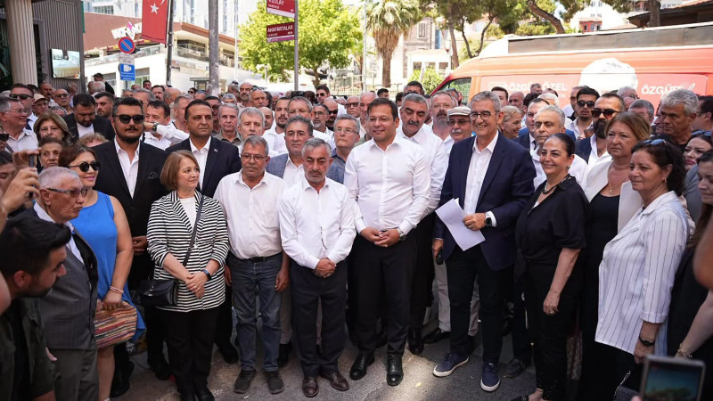 Serkan Sak CHP'den İstifa Etti: 20 İlçe Başkanı ve 12 Belediye Başkanıyla YENİ Parti'ye Katıldı